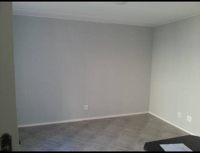 2 BEDROOM PROPERTY TO RENT IN MOOIVALLEI PARK